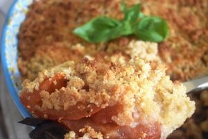 Crumble aux tomates et aux olives noires