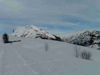 Le Grand et le Petit Croisse Baulet. Le Mont Joly, bien enneigé face au Mont Blanc.