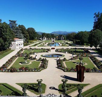 La villa Arnaga a rouvert les portes de son domaine le 3 juin. Découvertes inédites et beauté des jardins sont au programme