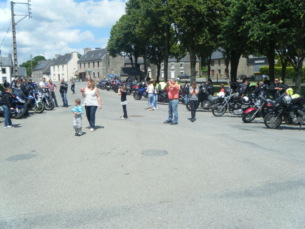 Participation accrue pour la 2ème édition de la randonnée contre la Muco à PAULE (22). Sous le soleil et toujours dans une super ambiance. A l'an prochain ! Encore plus nombreux pour vaincre cette maladie qui s'attaque aux enfants nous avons beso