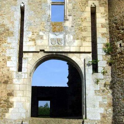 Diaporama château fort et porte fortifiée de Levroux