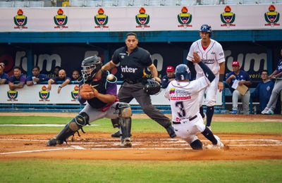 Marineros de Carabobo no pudo mantener la ventaja ante Centauros de la Guaira en Valencia  