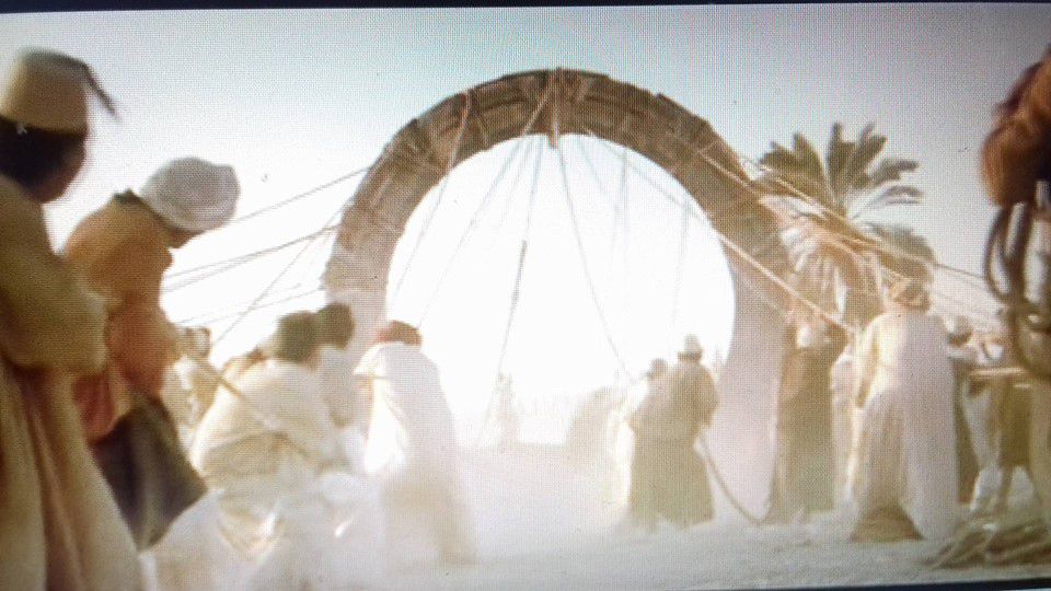 Stargate... La porte des étoiles... je vous emmème à des milliers d'années lumières.