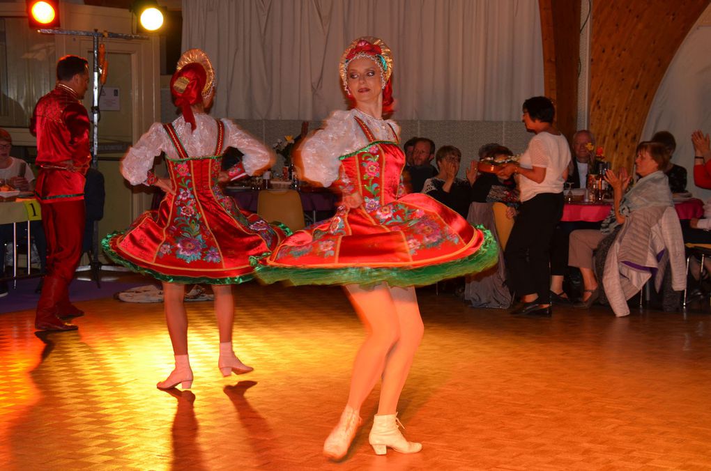 Très belle ambiance lors de la soirée Russe organisée par "Musica Danse" Ecole Scherzo de Trouy, avec l'ensemble Yulishka (Bourges) et les Ballets du Prince Igor (Paris) 