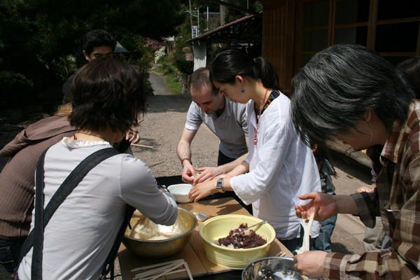 Couscous party pour la welcome party de Mari<br />Fabrication du mochi