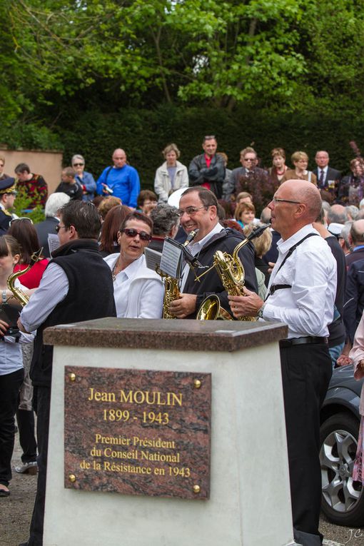 Notre participation à l'inauguration du quai Jean Moulin qui remplace le quai Pasteur : Le chant des Partisans.