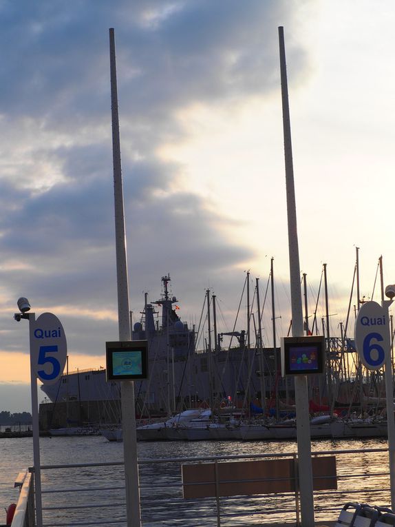 Départ de Toulon en navette Maritime vers La Seyne un soir de Novembre