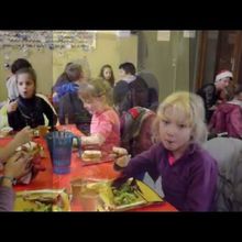 Repas de Noël à la cantine scolaire 