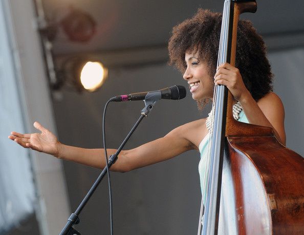 Esperanza Spalding cantante y bajista estadounidense de jazz ganadora del Premio Grammy a la Artista Revelación del Año 2011>>