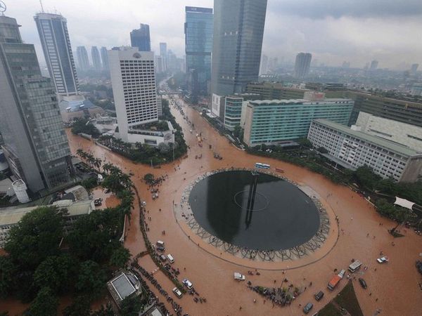 Pourquoi des inondations à Jakarta?