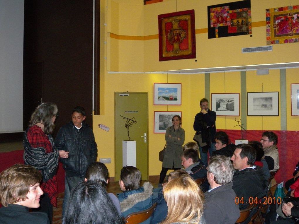 Le vernissage de l'Auberge Espagnole Pâques 2010 avec de gauche à droite : Jean-Pierre Prophète (auberge), Bernard Lesaing (photo), Jean-René Laval (sculpture), Nicole Di Méo (peinture), Pierre Charrain (photo), Catherine Le Guellaut (passionné