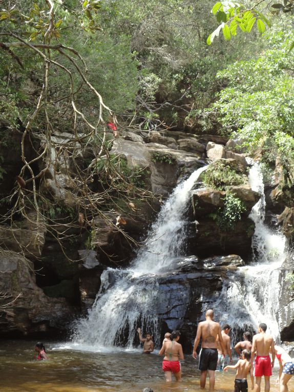 Weekend dans cette ville mystique du sud de l'état de Minas où se cacherait gnomes, extra et intraterrestre!
Les chutes d'eau, montagnes, et autres beautés naturelles permettent de clore parfaitement entre amis ce premier semestre au brésil