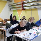 REPORTAGE. Guerre en Ukraine : face aux frappes russes, cette école de Kharkiv accueille des élèves dans son abri antiatomique