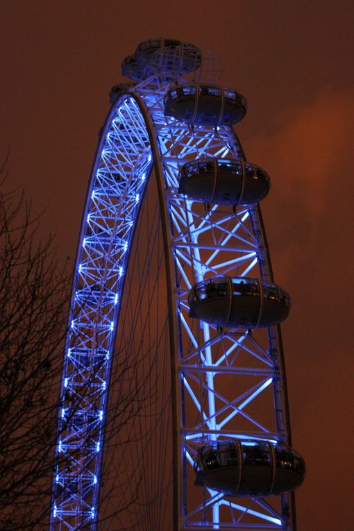 Cabines de téléphone rouges, palais de Buckingham, Baker Street et Abbey Road... sans oublier Big Ben... Comment ça je fais dans le cliché ? Bon, d'accord, mais Londres sans ces clichés, est-ce vraiment Londres ?<br /><br />J'ajoute des photos s