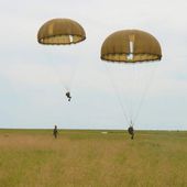 EFG - Entrainement conjoint au saut parachutiste avec les militaires gabonais