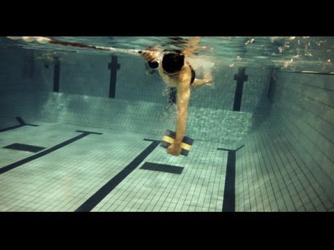 natation éducatif crawl deux pull dans les mains