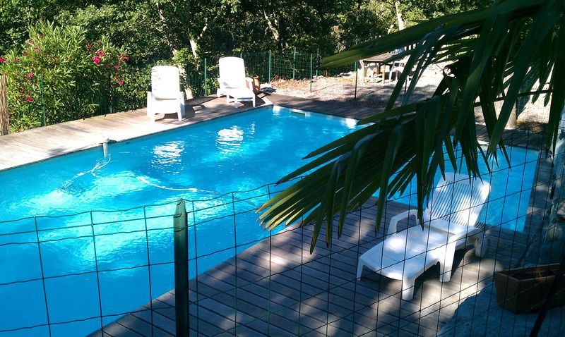 Piscine, farniente et bain de nuit habillé...