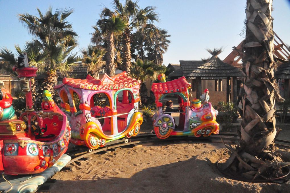 Voyage fabuleux et surnaturel dans la République du Kon Tiki... Village polynésien à 3km de St Tropez.
De notre hutte plantée sur la plage, à l'ombre des palmiers, nous avons vécu ces vacances de Pâques 2012 comme un rêve éveillé.