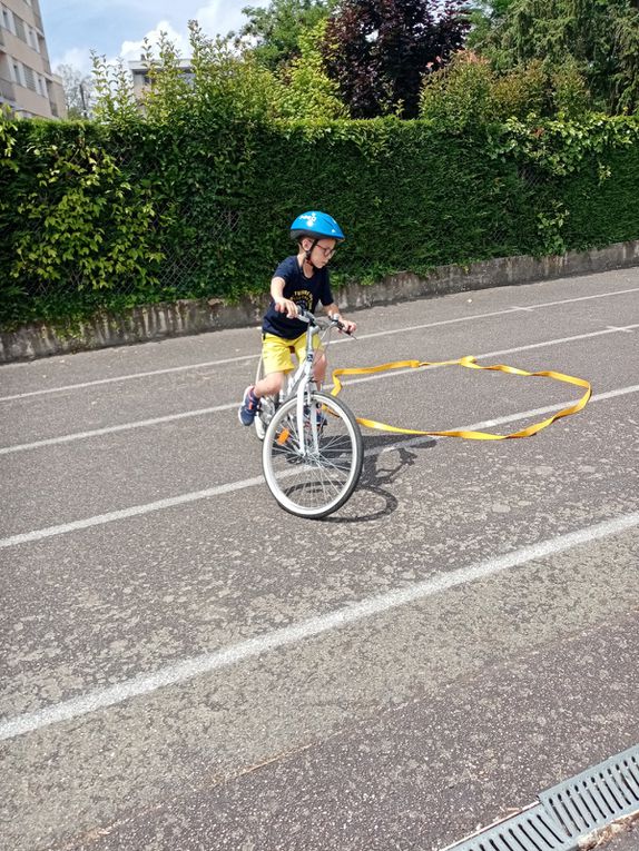 Quelques photos de nos entraînements vélos au stade avant nos exploits sur le bord du canal !