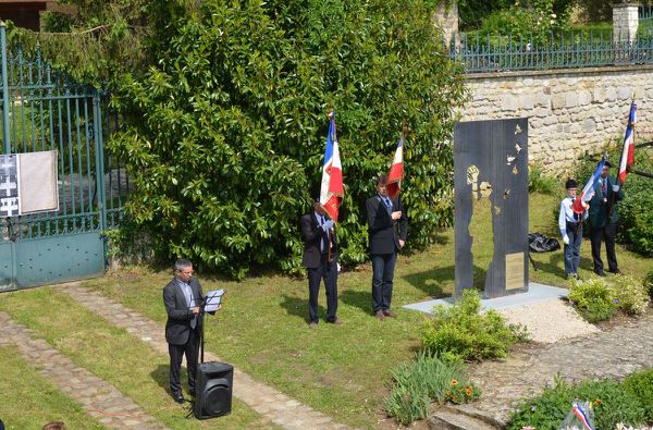 Inauguration de la stèle en hommage aux six soldats &quot;fusillés pour l'exemple&quot; à Roucy en 1916 et 1917.
