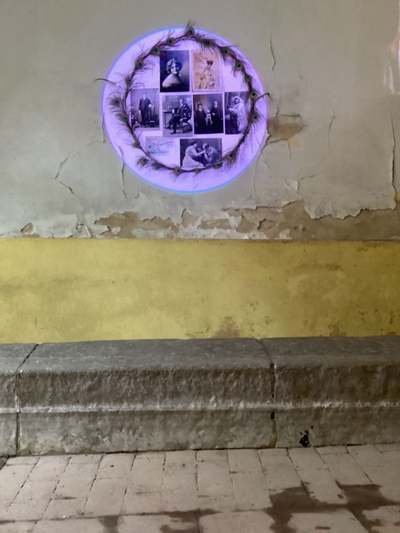 Installation celestino de Blanca Alonso au lavoir de Cuges Les Pins