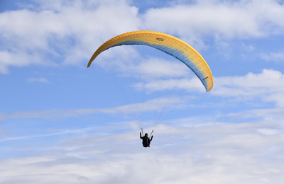 Comminges : un parapentiste grièvement blessé après une chute