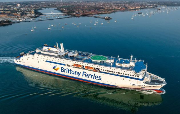 Maritime - le tout premier grand navire maritime hybride européen, porte le Pavillon Français