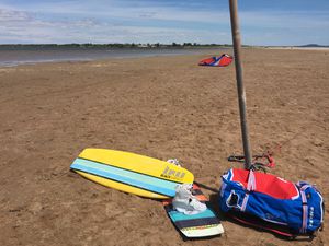 Kitesurf par vent de Nord à la maïre.