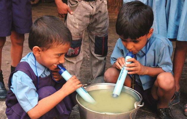 L’innovation du siècle : une paille sauve des vies en donnant accès à l’eau potable à tous