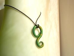 <p>Collier divers et Fimo sur cordon</p>
<p>&nbsp;</p>