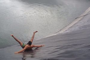 VIDÉO. Le toboggan aquatique de tous les dangers à Hawaii