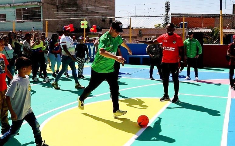 Alcalde Fuenmayor reinauguró canchas deportivas en Ricardo Urriera de la parroquia Miguel Peña en Valencia