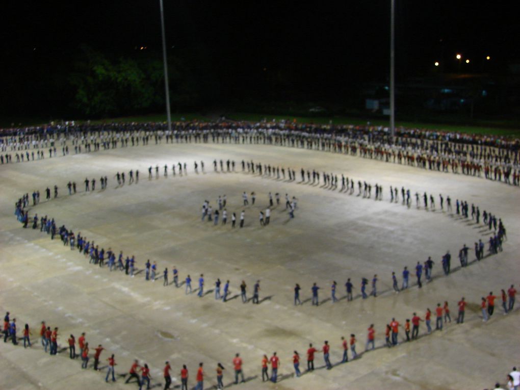 Imágenes de la Rueda de Casino Más Grande del Mundo en la Plaza Niemeyer de la UCI, Cuba, en homenaje a los 5 Héroes Prisioneros en el EEUU.