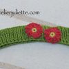 Bandeau vert pour bébé et fleurs rouges