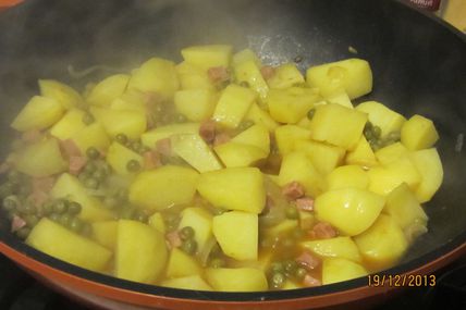 wok aux pommes de terre et petits pois