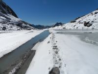 Le lac des Vaches, vers l'aval, puis vers l'amont.