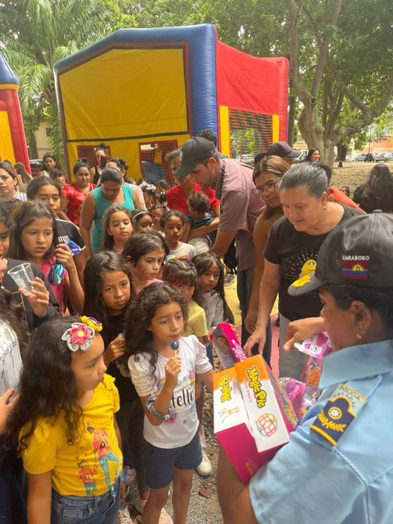 Policía de Carabobo celebró Día del Niño en Vello Monte, Villa de Dios, Trapichito y El Trigal, entre otros sectores de Valencia.