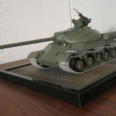 JS-3 STALIN ET SA MAQUETTE 