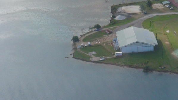 <p>tour de l'ile de bora et visite de tupai, l'ile voisine regardez bien , elle a une forme particulière</p>
<p> d'autres photos à venir !!!</p>
<p> </p>