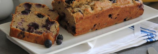 Cake spécial p'tit déj. aux myrtilles et à la banane, sans sucre ajouté et sans gluten