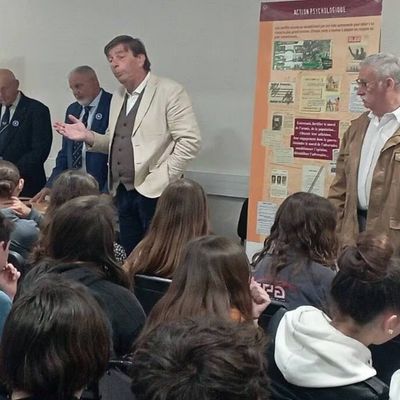 Les élèves sensibilisés au conflit algérien à Longué-Jumelles (49)