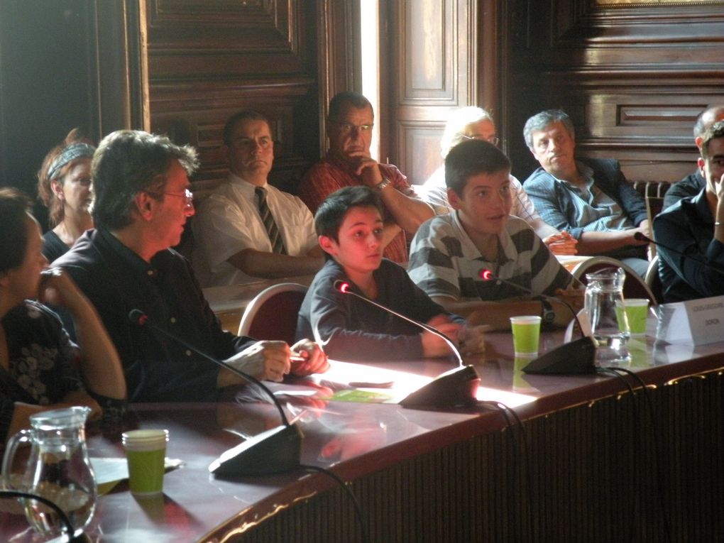 Fin d'année scolaire, nouveau rendez vous avec les élus dont Monsieur le Mairie et l'événement c'est le label qui fait de Saint-Chamond une Ville Amie des Enfants par l'UNICEF