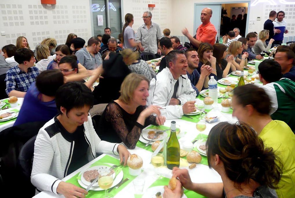 La jeunesse au pouvoir du repas du foot 