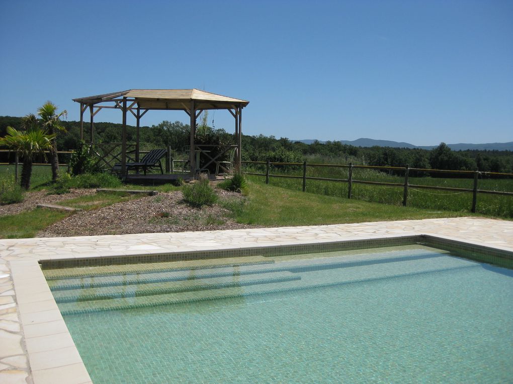 Une grande (18 X 6 m.) piscine, soucieuse de votre bien-être