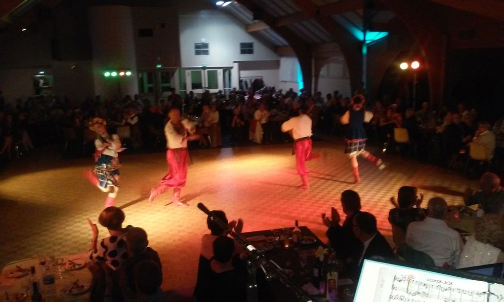 Très belle ambiance lors de la soirée Russe organisée par "Musica Danse" Ecole Scherzo de Trouy, avec l'ensemble Yulishka (Bourges) et les Ballets du Prince Igor (Paris) 