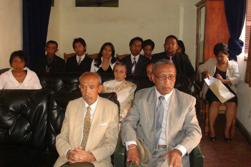 13 avril 2011. Quelques photos de famille de ce jour où Alain Daniel Rakotoarivony a été enterré dans le tombeau familial d'Ambatoroka.