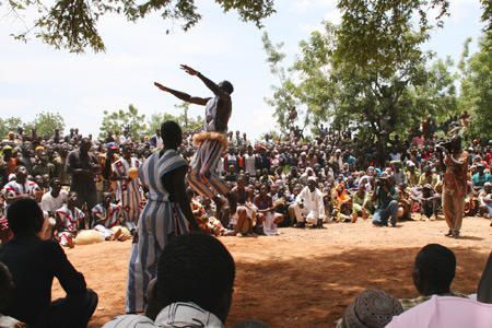 Voici 88 photos prises le dimanche 2 juillet 2006 lors de la f&ecirc;te du chef du village de Zorgho au Burkina Faso.<br /><br /><span style="font-size: 10pt; font-family: Arial;"><font size="1" style="color: rgb(255, 153, 0);"><a href="http://www.ecole-de-tenso-au-burkina.net ">&copy; www.ecole-de-tenso-au-burkina.net </a><br />Tous droits photos reserv&eacute;s</font></span>