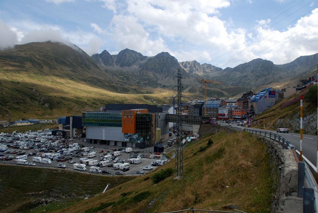 Etapes au Col Envalira 2408m ; Canillo ;  Ville Encamp ; Col Cortals 2083m ; Station Grau Roig ; Pas de la Case (escale )