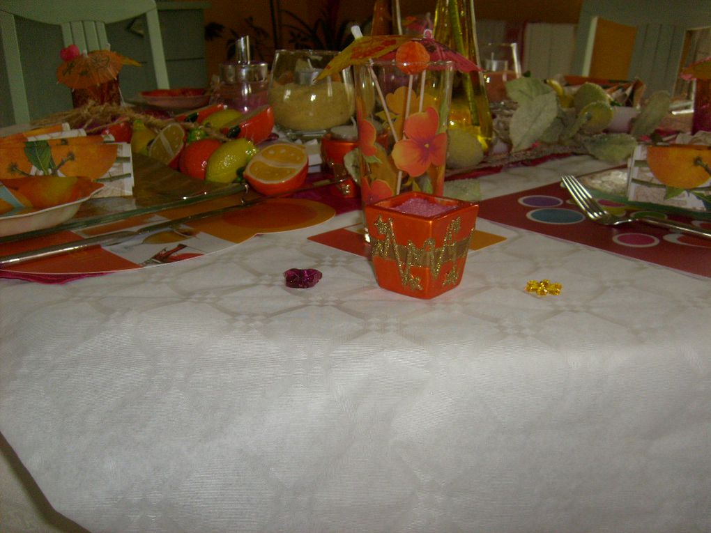 grâce à lylou qui organise ce défi de 4 couleurs j'ai réussi à coordonner ces couleurs et en faire une table pleine de soleil...