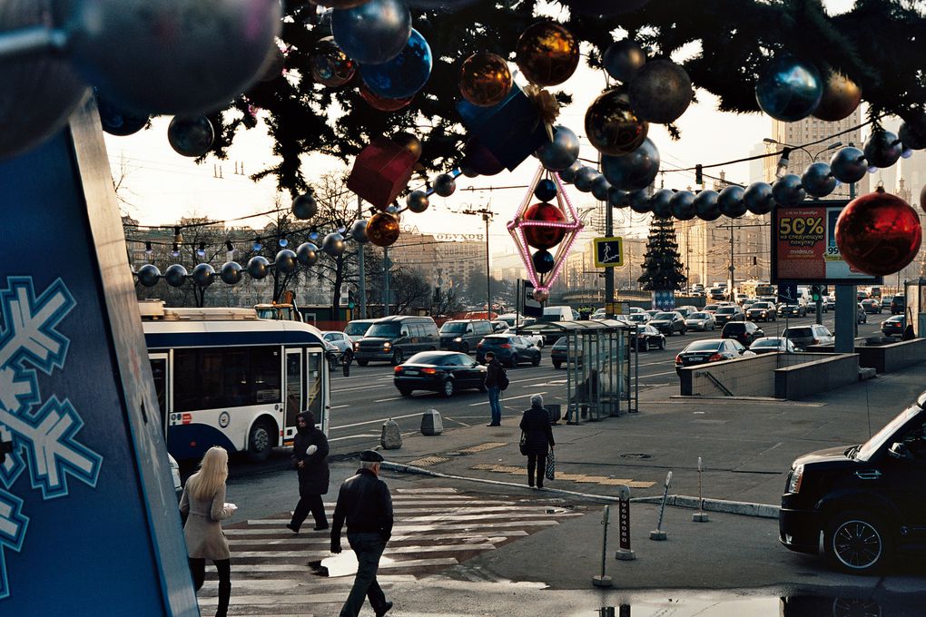 Finalement, le Noël russe n'est pas le 25 décembre. Il est un peu plus tard, et prime l'aspect religieux. Le soir du 24 est donc un jour comme les autres. Pourtant, il flotte ici un air connu...